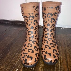 Leopard Hunter boots